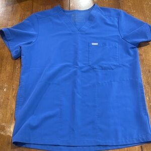 Men’s figs scrub top M